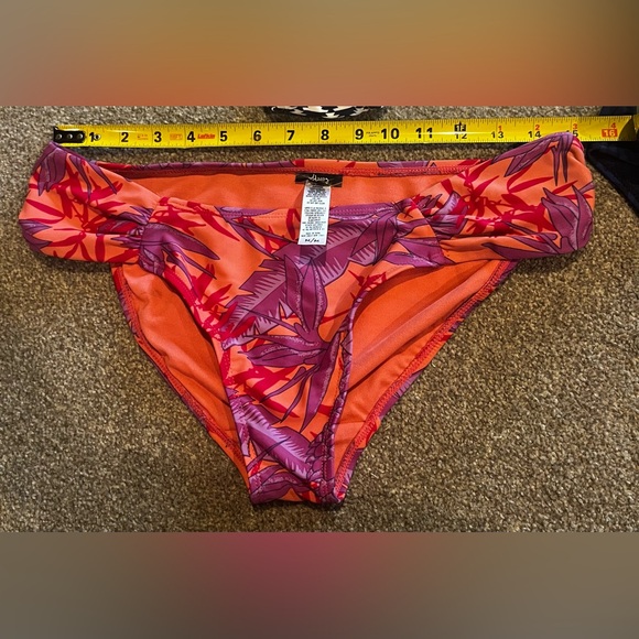LOT of Women’s Bathing Suits - Size Medium - Picture 5 of 6